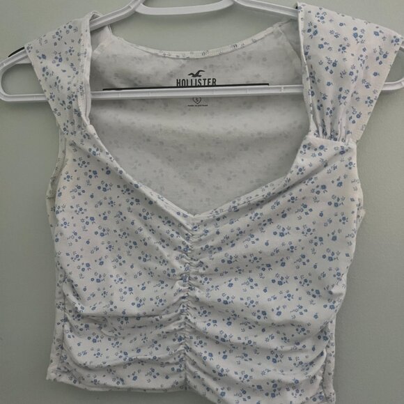 Ruched Floral Cap Sleeve Crop Top - Blue & White from Hollister - Picture 9 of 10